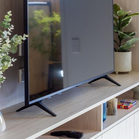 Downtown Delight: Studio At 8 Wilmer With Backyard Christchurch Exteriör bild