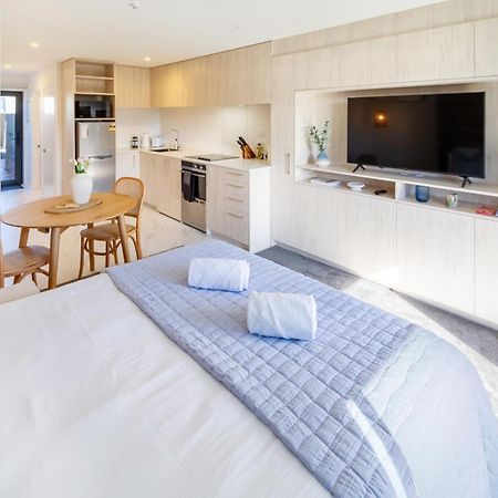 Downtown Delight: Studio At 8 Wilmer With Backyard Christchurch Exteriör bild
