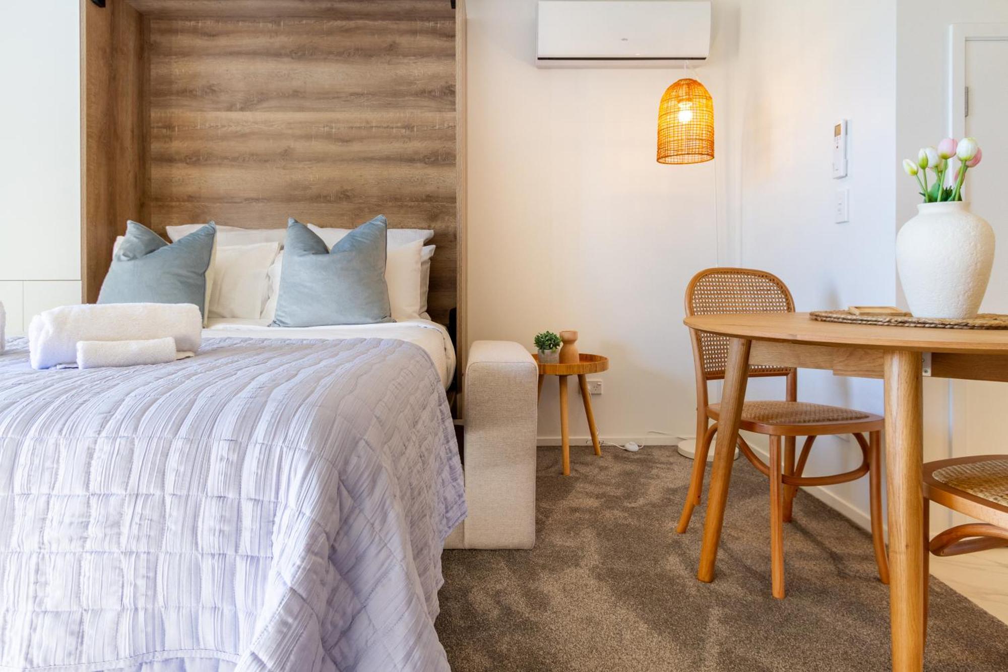 Downtown Delight: Studio At 8 Wilmer With Backyard Christchurch Exteriör bild