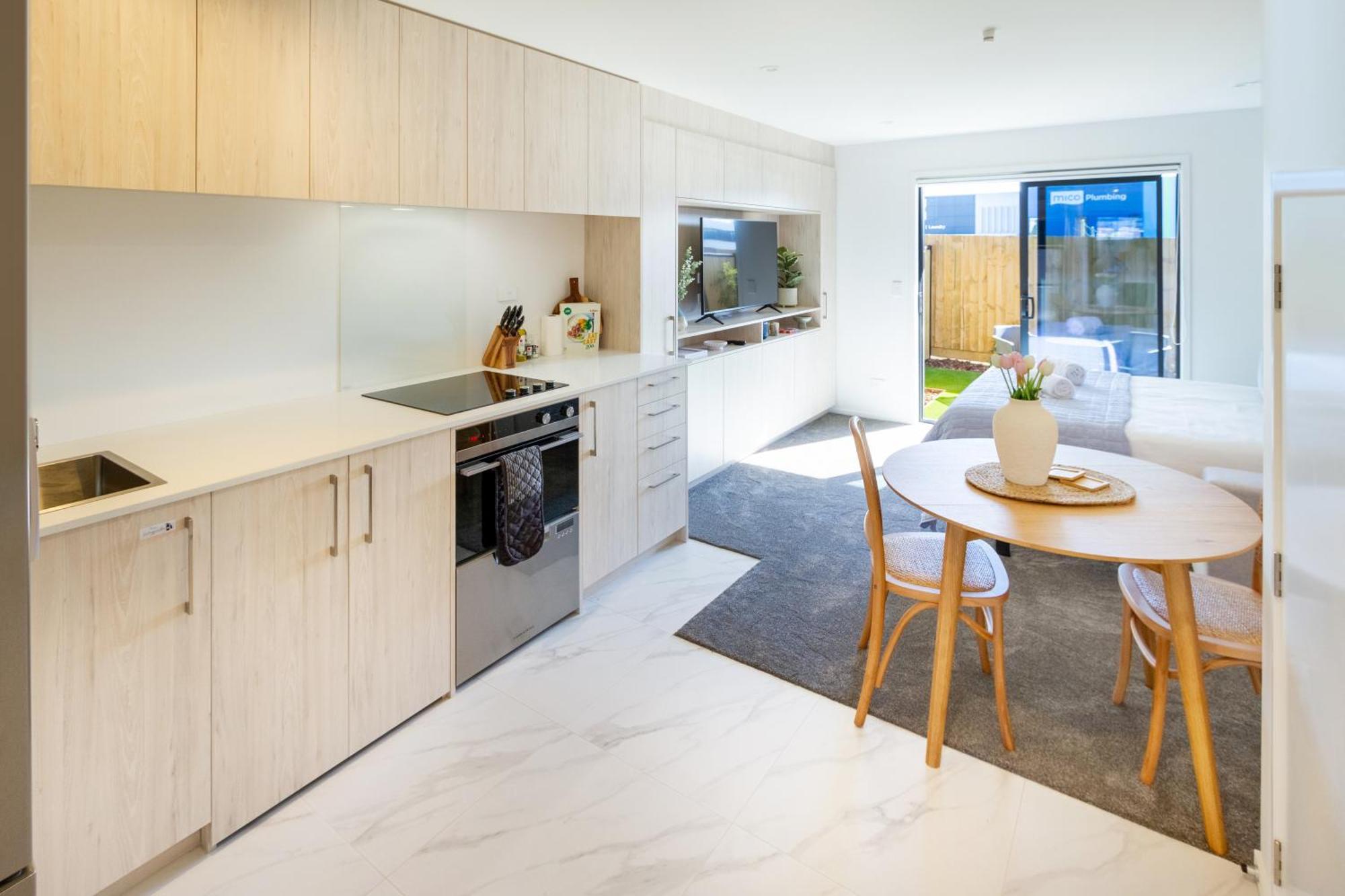 Downtown Delight: Studio At 8 Wilmer With Backyard Christchurch Exteriör bild