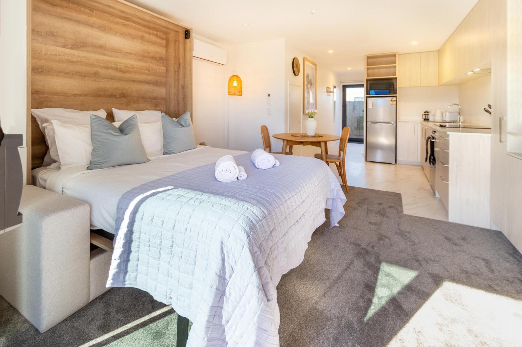 Downtown Delight: Studio At 8 Wilmer With Backyard Christchurch Exteriör bild